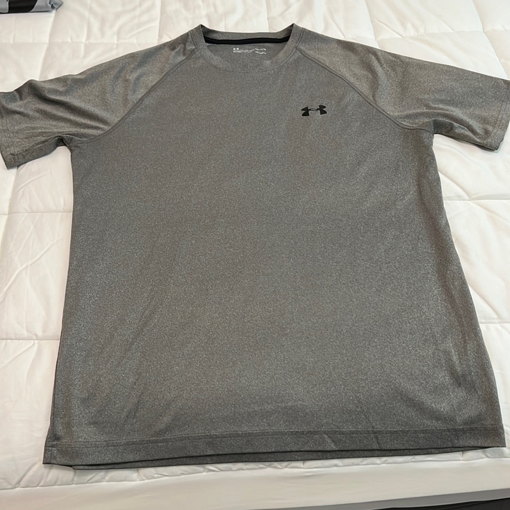 UA Large gray athletic material t shirt - like new condition